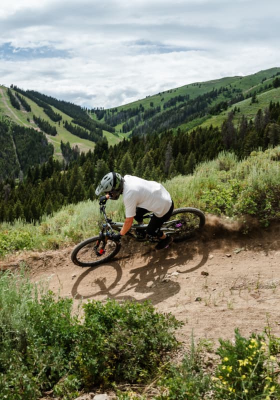 crop_svr_summer_mtn-biking-nick-lacey_nick-montee_07-02-25_5-4001x2667-042676b