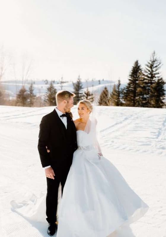 idaho-winter-wedding-rocky-mountain-bride1-1-700x860