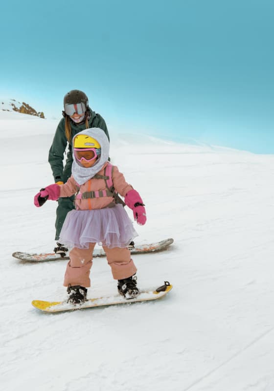 svr_family-snowbaording-_dollar_rachel-engen_cleanbg