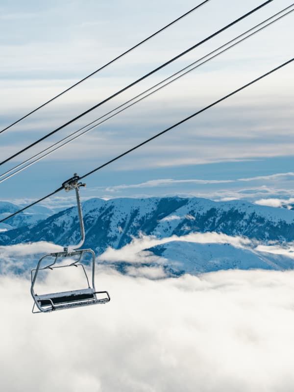 SVR_Winter_Skiing_Scenic_Lifts_Pow_Day_A7405135